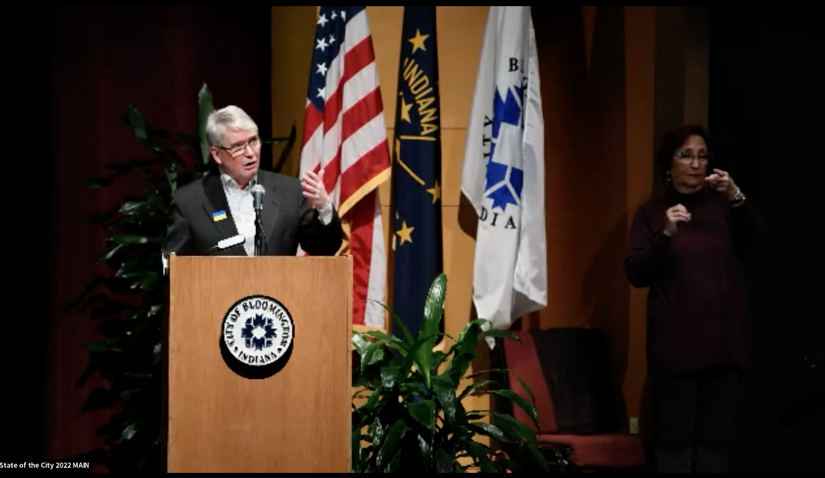 Mayor Hamilton at the podium of Buskirk-Chumley